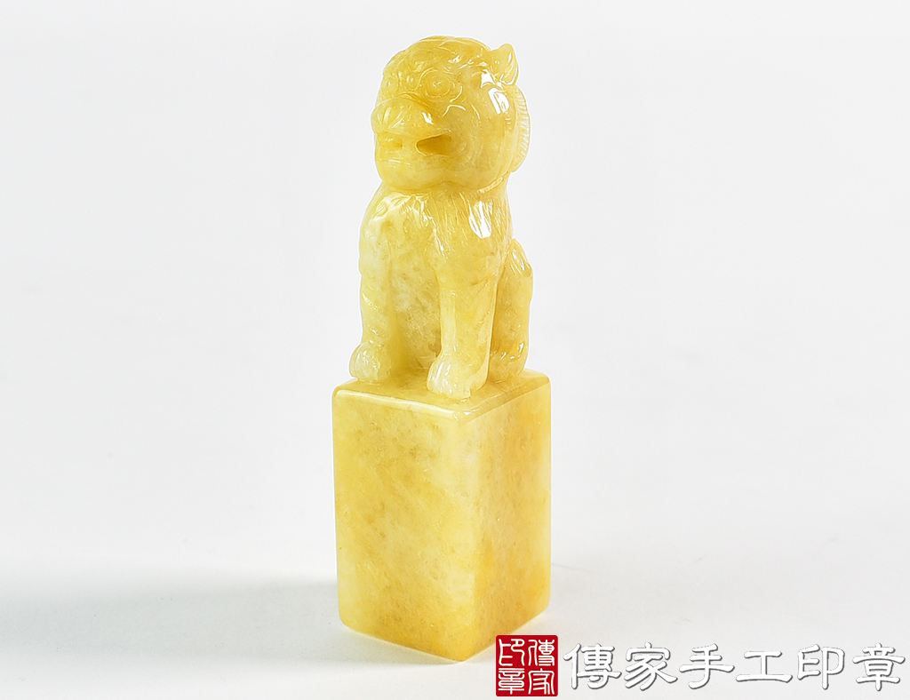 頂級新疆黃玉精雕老虎 ：開運印章、對章(1.8X1.8X高7.5公分)