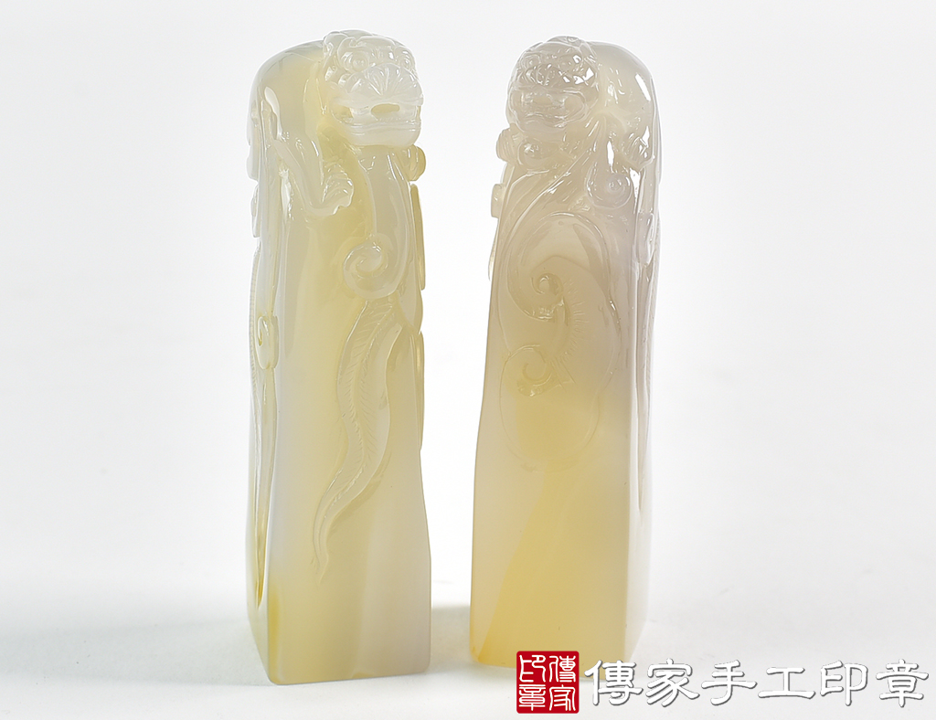 頂級淺色瑪瑙精雕貔貅 ：開運印章(1.8X1.8X高7.5公分)