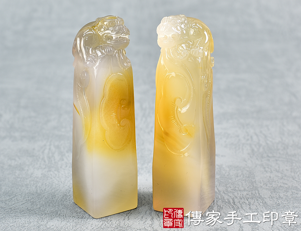 頂級淺色瑪瑙精雕貔貅 ：開運印章(1.8X1.8X高7.5公分)