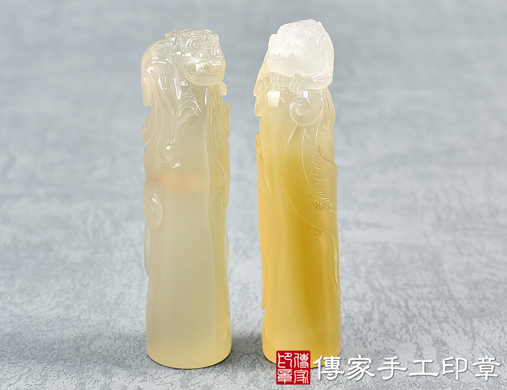 頂級淺色瑪瑙精雕貔貅 ：開運印章(1.8X1.8X高7.5公分)