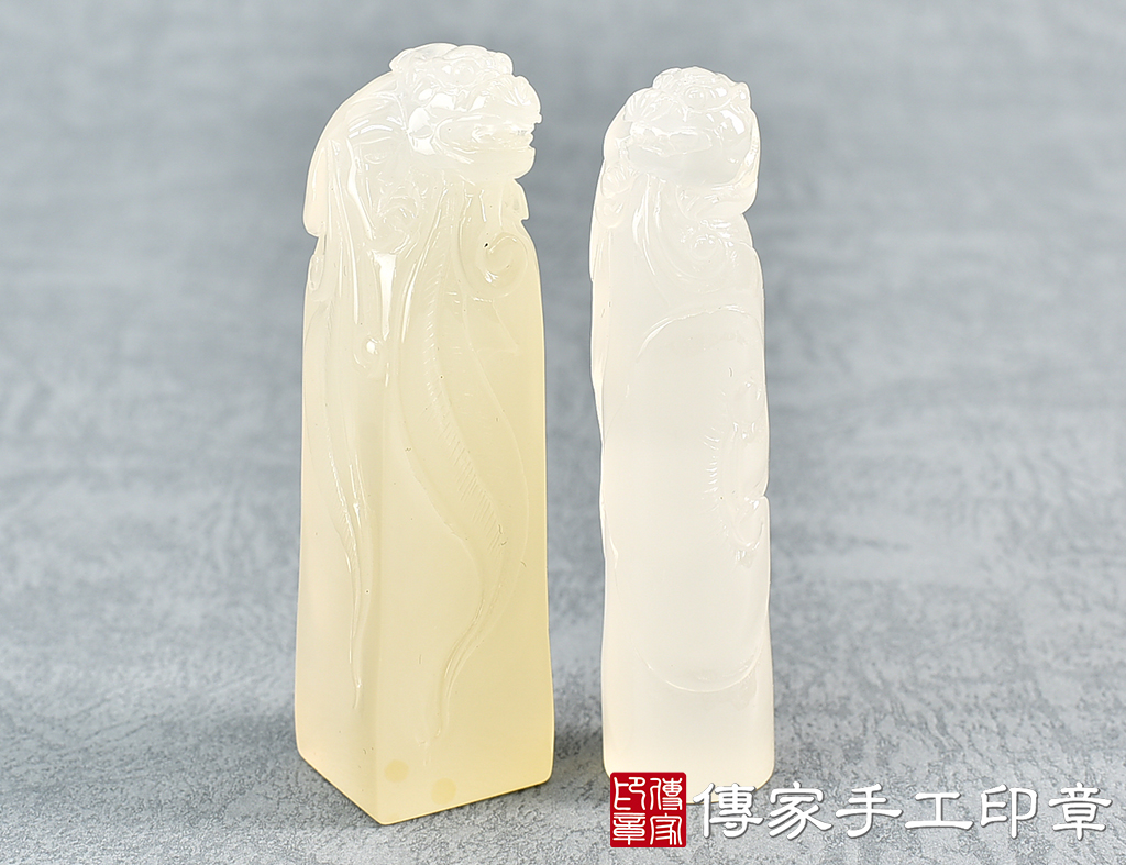 頂級淺色瑪瑙精雕貔貅 ：開運印章(1.8X1.8X高7.5公分)