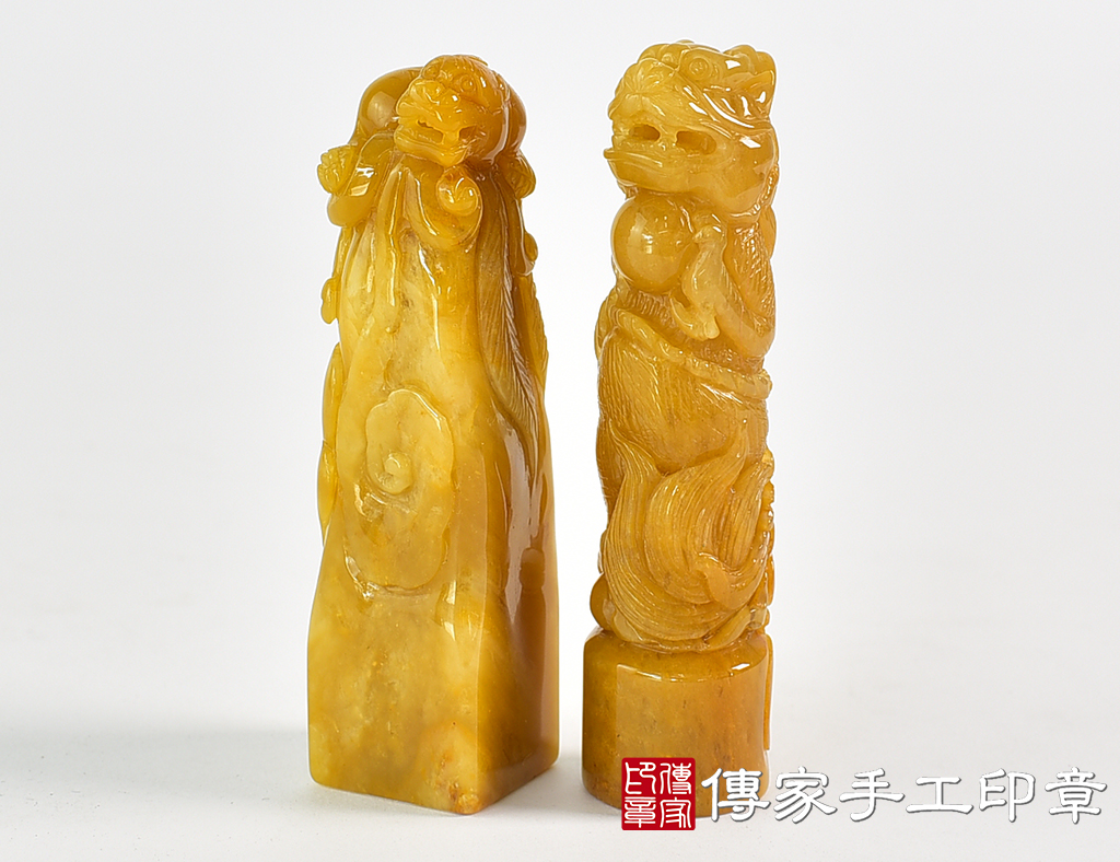 新疆黃玉精雕立體龍吐珠印章：開運印章、臍帶印章、對章 (1.8X1.8X7.5公分)