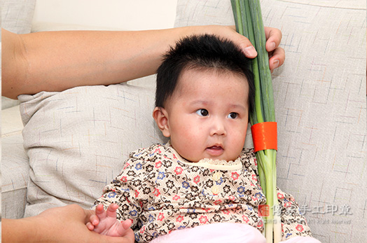 蔥：象徵「孩子聰明會念書」