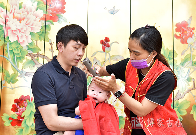 免費贈送滿月剃頭古禮儀式