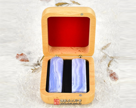 原木公司大小章一大一小印章盒：700元