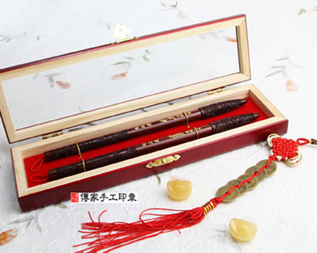 玻璃胎毛筆盒（只能放筆）：1000元