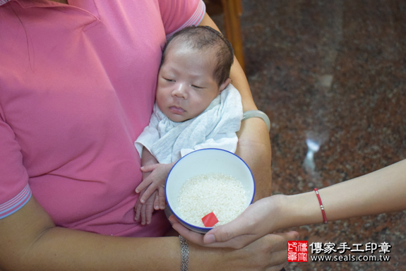 何寶寶(屏東林邊鄉)--製作胎毛筆、臍帶章、嬰兒三寶。「寶寶滿月剃頭理髮、到府嬰兒滿月理髮」祝福和活動紀錄。照片12