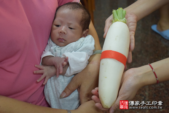 何寶寶(屏東林邊鄉)--製作胎毛筆、臍帶章、嬰兒三寶。「寶寶滿月剃頭理髮、到府嬰兒滿月理髮」祝福和活動紀錄。照片22