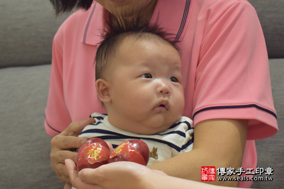 滿月剃頭、嬰兒剃頭、嬰兒理髮、寶寶剃頭、寶寶理髮、到府剃頭、到府嬰兒剃頭、到府滿月剃頭理髮。台南滿月剃頭、台南嬰兒剃頭、台南嬰兒理髮、台南寶寶剃頭、台南寶寶理髮、台南到府剃頭、台南到府嬰兒剃頭、台南到府滿月剃頭理髮。北區滿月剃頭、北區嬰兒剃頭、北區嬰兒理髮、北區寶寶剃頭、北區寶寶理髮、北區到府剃頭、北區到府嬰兒剃頭、北區到府滿月剃頭理髮。林寶寶(台南北區區)--製作胎毛筆、臍帶章、嬰兒三寶。「寶寶滿月剃頭理髮、到府嬰兒滿月理髮」祝福和活動紀錄。照片5