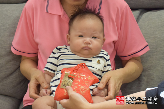 滿月剃頭、嬰兒剃頭、嬰兒理髮、寶寶剃頭、寶寶理髮、到府剃頭、到府嬰兒剃頭、到府滿月剃頭理髮。台南滿月剃頭、台南嬰兒剃頭、台南嬰兒理髮、台南寶寶剃頭、台南寶寶理髮、台南到府剃頭、台南到府嬰兒剃頭、台南到府滿月剃頭理髮。北區滿月剃頭、北區嬰兒剃頭、北區嬰兒理髮、北區寶寶剃頭、北區寶寶理髮、北區到府剃頭、北區到府嬰兒剃頭、北區到府滿月剃頭理髮。林寶寶(台南北區區)--製作胎毛筆、臍帶章、嬰兒三寶。「寶寶滿月剃頭理髮、到府嬰兒滿月理髮」祝福和活動紀錄。照片7