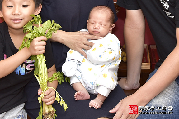 滿月剃頭、嬰兒剃頭、嬰兒理髮、寶寶剃頭、寶寶理髮、到府剃頭、到府嬰兒剃頭、到府滿月剃頭理髮。新北滿月剃頭、新北嬰兒剃頭、新北嬰兒理髮、新北寶寶剃頭、新北寶寶理髮、新北到府剃頭、新北到府嬰兒剃頭、新北到府滿月剃頭理髮。永和滿月剃頭、永和嬰兒剃頭、永和嬰兒理髮、永和寶寶剃頭、永和寶寶理髮、永和到府剃頭、永和到府嬰兒剃頭、永和到府滿月剃頭理髮。林寶寶(新北永和區)--製作胎毛筆、臍帶章、嬰兒三寶。「寶寶滿月剃頭理髮、到府嬰兒滿月理髮」祝福和活動紀錄。照片11