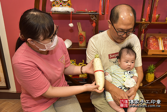 滿月剃頭、嬰兒剃頭、嬰兒理髮、寶寶剃頭、寶寶理髮、來店剃頭、來店嬰兒剃頭、來店滿月剃頭理髮。新北市滿月剃頭、新北市嬰兒剃頭、新北市嬰兒理髮、新北市寶寶剃頭、新北市寶寶理髮、新北市來店剃頭、新北市來店嬰兒剃頭、新北市來店滿月剃頭理髮。永和區滿月剃頭、永和區嬰兒剃頭、永和區嬰兒理髮、永和區寶寶剃頭、永和區寶寶理髮、永和區來店剃頭、永和區來店嬰兒剃頭、永和區來店滿月剃頭理髮。許寶寶(新北市永和區)--製作胎毛筆、臍帶章、嬰兒三寶。「寶寶滿月剃頭理髮、來店嬰兒滿月理髮」祝福和活動紀錄。照片13