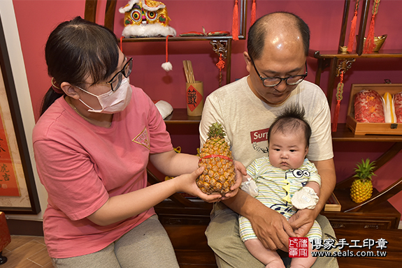 滿月剃頭、嬰兒剃頭、嬰兒理髮、寶寶剃頭、寶寶理髮、來店剃頭、來店嬰兒剃頭、來店滿月剃頭理髮。新北市滿月剃頭、新北市嬰兒剃頭、新北市嬰兒理髮、新北市寶寶剃頭、新北市寶寶理髮、新北市來店剃頭、新北市來店嬰兒剃頭、新北市來店滿月剃頭理髮。永和區滿月剃頭、永和區嬰兒剃頭、永和區嬰兒理髮、永和區寶寶剃頭、永和區寶寶理髮、永和區來店剃頭、永和區來店嬰兒剃頭、永和區來店滿月剃頭理髮。許寶寶(新北市永和區)--製作胎毛筆、臍帶章、嬰兒三寶。「寶寶滿月剃頭理髮、來店嬰兒滿月理髮」祝福和活動紀錄。照片14