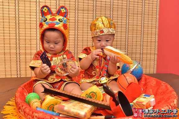 新竹市香山區曾寶寶(雙胞胎兄弟)古禮抓周祝福活動：寶寶特寫照片17