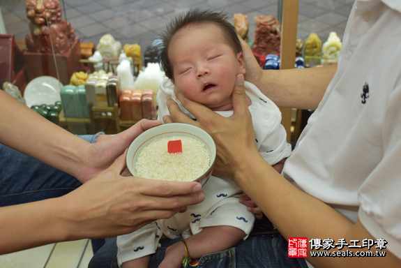 滿月剃頭、嬰兒剃頭、嬰兒理髮、寶寶剃頭、寶寶理髮、來店剃頭、來店嬰兒剃頭、來店滿月剃頭理髮。新北市滿月剃頭、新北市嬰兒剃頭、新北市嬰兒理髮、新北市寶寶剃頭、新北市寶寶理髮、新北市來店剃頭、新北市來店嬰兒剃頭、新北市來店滿月剃頭理髮。永和區滿月剃頭、永和區嬰兒剃頭、永和區嬰兒理髮、永和區寶寶剃頭、永和區寶寶理髮、永和區來店剃頭、永和區來店嬰兒剃頭、永和區來店滿月剃頭理髮。顏寶寶(新北市永和區)--製作胎毛筆、臍帶章、嬰兒三寶。「寶寶滿月剃頭理髮、來店嬰兒滿月理髮」祝福和活動紀錄。照片7