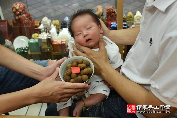 滿月剃頭、嬰兒剃頭、嬰兒理髮、寶寶剃頭、寶寶理髮、來店剃頭、來店嬰兒剃頭、來店滿月剃頭理髮。新北市滿月剃頭、新北市嬰兒剃頭、新北市嬰兒理髮、新北市寶寶剃頭、新北市寶寶理髮、新北市來店剃頭、新北市來店嬰兒剃頭、新北市來店滿月剃頭理髮。永和區滿月剃頭、永和區嬰兒剃頭、永和區嬰兒理髮、永和區寶寶剃頭、永和區寶寶理髮、永和區來店剃頭、永和區來店嬰兒剃頭、永和區來店滿月剃頭理髮。顏寶寶(新北市永和區)--製作胎毛筆、臍帶章、嬰兒三寶。「寶寶滿月剃頭理髮、來店嬰兒滿月理髮」祝福和活動紀錄。照片8