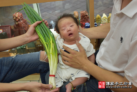 滿月剃頭、嬰兒剃頭、嬰兒理髮、寶寶剃頭、寶寶理髮、來店剃頭、來店嬰兒剃頭、來店滿月剃頭理髮。新北市滿月剃頭、新北市嬰兒剃頭、新北市嬰兒理髮、新北市寶寶剃頭、新北市寶寶理髮、新北市來店剃頭、新北市來店嬰兒剃頭、新北市來店滿月剃頭理髮。永和區滿月剃頭、永和區嬰兒剃頭、永和區嬰兒理髮、永和區寶寶剃頭、永和區寶寶理髮、永和區來店剃頭、永和區來店嬰兒剃頭、永和區來店滿月剃頭理髮。顏寶寶(新北市永和區)--製作胎毛筆、臍帶章、嬰兒三寶。「寶寶滿月剃頭理髮、來店嬰兒滿月理髮」祝福和活動紀錄。照片11