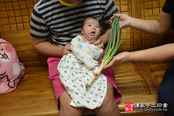 滿月剃頭、嬰兒剃頭、嬰兒理髮、寶寶剃頭、寶寶理髮、來店剃頭、來店嬰兒剃頭、來店滿月剃頭理髮。新北市滿月剃頭、新北市嬰兒剃頭、新北市嬰兒理髮、新北市寶寶剃頭、新北市寶寶理髮、新北市來店剃頭、新北市來店嬰兒剃頭、新北市來店滿月剃頭理髮。蘆洲區滿月剃頭、蘆洲區嬰兒剃頭、蘆洲區嬰兒理髮、蘆洲區寶寶剃頭、蘆洲區寶寶理髮、蘆洲區來店剃頭、蘆洲區來店嬰兒剃頭、蘆洲區來店滿月剃頭理髮。彭寶寶(新北市蘆洲區)--製作胎毛筆、臍帶章、嬰兒三寶。「寶寶滿月剃頭理髮、來店嬰兒滿月理髮」祝福和活動紀錄。照片11