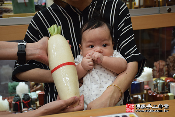 滿月剃頭、嬰兒剃頭、嬰兒理髮、寶寶剃頭、寶寶理髮、來店剃頭、來店嬰兒剃頭、來店滿月剃頭理髮。新北市滿月剃頭、新北市嬰兒剃頭、新北市嬰兒理髮、新北市寶寶剃頭、新北市寶寶理髮、新北市來店剃頭、新北市來店嬰兒剃頭、新北市來店滿月剃頭理髮。永和區滿月剃頭、永和區嬰兒剃頭、永和區嬰兒理髮、永和區寶寶剃頭、永和區寶寶理髮、永和區來店剃頭、永和區來店嬰兒剃頭、永和區來店滿月剃頭理髮。莊寶寶(新北市永和區)--製作胎毛筆、臍帶章、嬰兒三寶。「寶寶滿月剃頭理髮、來店嬰兒滿月理髮」祝福和活動紀錄。照片11