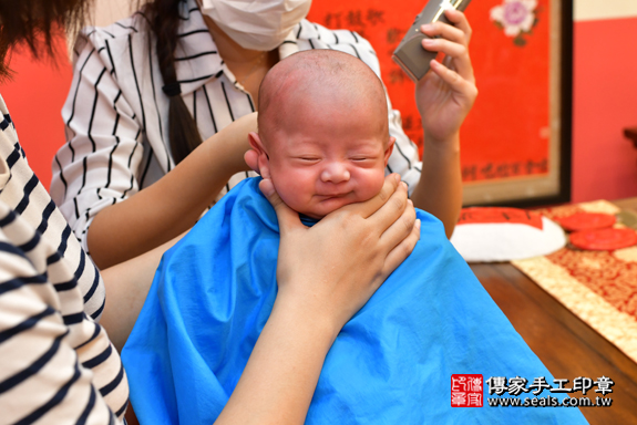 剃胎毛、滿月剃頭、嬰兒剃頭、嬰兒理髮、嬰兒剃髮、嬰兒剃胎毛、嬰兒滿月剃頭、寶寶剃頭、剃胎毛儀式、剃胎毛吉祥話、滿月剃頭儀式、滿月剃頭吉祥話、寶寶剃胎毛、寶寶滿月剃頭理髮、 高雄市鳳山區剃胎毛、高雄市鳳山區滿月剃頭、高雄市鳳山區嬰兒剃頭剃胎毛、高雄市鳳山區嬰兒理髮、高雄市嬰兒剃髮、 陳寶寶(高雄市鳳山區來店嬰兒寶寶滿月剃頭理髮、免費來店嬰兒剃胎毛儀式吉祥話)。來店剃頭剃胎毛主持、專業拍照、DVD光碟、證書。★購買「臍帶章、肚臍章、胎毛筆刷印章」贈送：剃頭、收涎、抓周，三選一。2019.10.27照片18