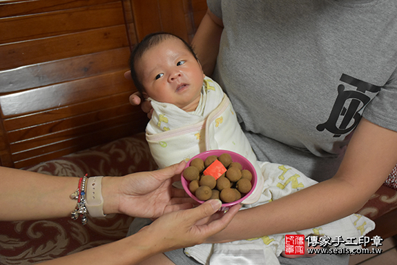 剃胎毛、滿月剃頭、嬰兒剃頭、嬰兒理髮、嬰兒剃髮、嬰兒剃胎毛、嬰兒滿月剃頭、寶寶剃頭、剃胎毛儀式、剃胎毛吉祥話、滿月剃頭儀式、滿月剃頭吉祥話、寶寶剃胎毛、寶寶滿月剃頭理髮、新北市八里區剃胎毛、新北市八里區滿月剃頭、新北市八里區嬰兒剃頭剃胎毛、新北市八里區嬰兒理髮、新北市嬰兒剃髮、張寶寶(新北市八里區到府嬰兒寶寶滿月剃頭理髮、免費到府嬰兒剃胎毛儀式吉祥話)。到府剃頭剃胎毛主持、專業拍照、DVD光碟、證書。★購買「臍帶章、肚臍章、胎毛筆刷印章」贈送：剃頭、收涎、抓周，三選一。2019.07.06照片6