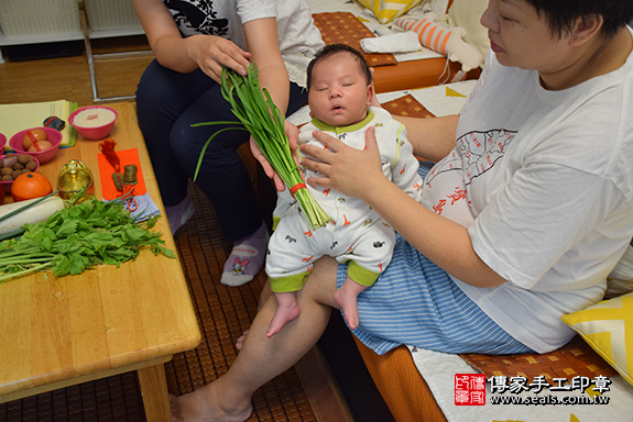 剃胎毛、滿月剃頭、嬰兒剃頭、嬰兒理髮、嬰兒剃髮、嬰兒剃胎毛、嬰兒滿月剃頭、寶寶剃頭、剃胎毛儀式、剃胎毛吉祥話、滿月剃頭儀式、滿月剃頭吉祥話、寶寶剃胎毛、寶寶滿月剃頭理髮、新北市三重區剃胎毛、新北市三重區滿月剃頭、新北市三重區嬰兒剃頭剃胎毛、新北市三重區嬰兒理髮、新北市嬰兒剃髮、游寶寶(新北市三重區到府嬰兒寶寶滿月剃頭理髮、免費到府嬰兒剃胎毛儀式吉祥話)。到府剃頭剃胎毛主持、專業拍照、DVD光碟、證書。★購買「臍帶章、肚臍章、胎毛筆刷印章」贈送：剃頭、收涎、抓周，三選一。2019.07.12照片11