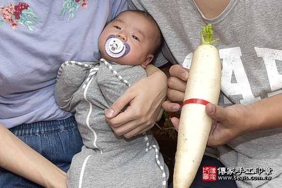 剃胎毛、滿月剃頭、嬰兒剃頭、嬰兒理髮、嬰兒剃髮、嬰兒剃胎毛、嬰兒滿月剃頭、寶寶剃頭、剃胎毛儀式、剃胎毛吉祥話、滿月剃頭儀式、滿月剃頭吉祥話、寶寶剃胎毛、寶寶滿月剃頭理髮、新北市永和區剃胎毛、新北市永和區滿月剃頭、新北市永和區嬰兒剃頭剃胎毛、新北市永和區嬰兒理髮、新北市嬰兒剃髮、陳寶寶(新北市永和區到府嬰兒寶寶滿月剃頭理髮、免費到府嬰兒剃胎毛儀式吉祥話)。到府剃頭剃胎毛主持、專業拍照、DVD光碟、證書。★購買「臍帶章、肚臍章、胎毛筆刷印章」贈送：剃頭、收涎、抓周，三選一。2019.07.14照片11