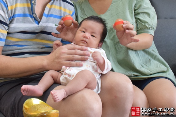 剃胎毛、滿月剃頭、嬰兒剃頭、嬰兒理髮、嬰兒剃髮、嬰兒剃胎毛、嬰兒滿月剃頭、寶寶剃頭、剃胎毛儀式、剃胎毛吉祥話、滿月剃頭儀式、滿月剃頭吉祥話、寶寶剃胎毛、寶寶滿月剃頭理髮、 桃園市龜山區剃胎毛、桃園市龜山區滿月剃頭、桃園市龜山區嬰兒剃頭剃胎毛、桃園市龜山區嬰兒理髮、新北市嬰兒剃髮、 陳寶寶(桃園市龜山區到府嬰兒寶寶滿月剃頭理髮、免費到府嬰兒剃胎毛儀式吉祥話)。到府剃頭剃胎毛主持、專業拍照、DVD光碟、證書。★購買「臍帶章、肚臍章、胎毛筆刷印章」贈送：剃頭、收涎、抓周，三選一。2019.11.02照片5