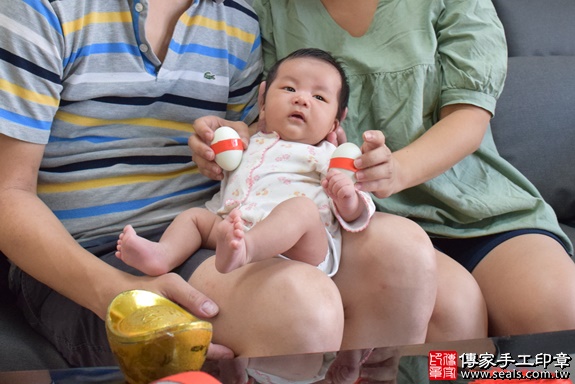 剃胎毛、滿月剃頭、嬰兒剃頭、嬰兒理髮、嬰兒剃髮、嬰兒剃胎毛、嬰兒滿月剃頭、寶寶剃頭、剃胎毛儀式、剃胎毛吉祥話、滿月剃頭儀式、滿月剃頭吉祥話、寶寶剃胎毛、寶寶滿月剃頭理髮、 桃園市龜山區剃胎毛、桃園市龜山區滿月剃頭、桃園市龜山區嬰兒剃頭剃胎毛、桃園市龜山區嬰兒理髮、新北市嬰兒剃髮、 陳寶寶(桃園市龜山區到府嬰兒寶寶滿月剃頭理髮、免費到府嬰兒剃胎毛儀式吉祥話)。到府剃頭剃胎毛主持、專業拍照、DVD光碟、證書。★購買「臍帶章、肚臍章、胎毛筆刷印章」贈送：剃頭、收涎、抓周，三選一。2019.11.02照片7