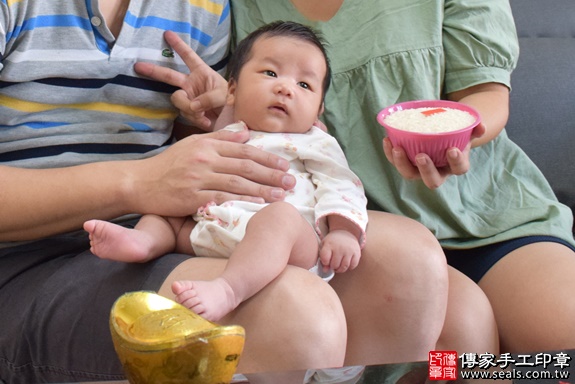 剃胎毛、滿月剃頭、嬰兒剃頭、嬰兒理髮、嬰兒剃髮、嬰兒剃胎毛、嬰兒滿月剃頭、寶寶剃頭、剃胎毛儀式、剃胎毛吉祥話、滿月剃頭儀式、滿月剃頭吉祥話、寶寶剃胎毛、寶寶滿月剃頭理髮、 桃園市龜山區剃胎毛、桃園市龜山區滿月剃頭、桃園市龜山區嬰兒剃頭剃胎毛、桃園市龜山區嬰兒理髮、新北市嬰兒剃髮、 陳寶寶(桃園市龜山區到府嬰兒寶寶滿月剃頭理髮、免費到府嬰兒剃胎毛儀式吉祥話)。到府剃頭剃胎毛主持、專業拍照、DVD光碟、證書。★購買「臍帶章、肚臍章、胎毛筆刷印章」贈送：剃頭、收涎、抓周，三選一。2019.11.02照片11