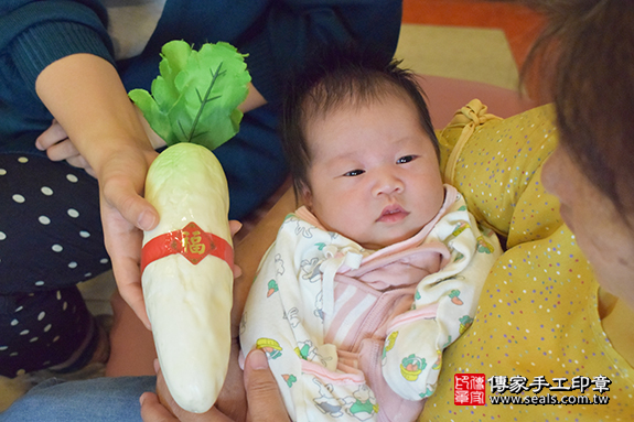 剃胎毛、滿月剃頭、嬰兒剃頭、嬰兒理髮、嬰兒剃髮、嬰兒剃胎毛、嬰兒滿月剃頭、寶寶剃頭、剃胎毛儀式、剃胎毛吉祥話、滿月剃頭儀式、滿月剃頭吉祥話、寶寶剃胎毛、寶寶滿月剃頭理髮、高雄市鳥松區剃胎毛、高雄市鳥松區滿月剃頭、高雄市鳥松區嬰兒剃頭剃胎毛、高雄市鳥松區嬰兒理髮、(高雄市嬰兒剃髮、姚寶寶高雄市鳥松區到府嬰兒寶寶滿月剃頭理髮、免費到府嬰兒剃胎毛儀式吉祥話)。到府剃頭剃胎毛主持、專業拍照、DVD光碟、證書。★購買「臍帶章、肚臍章、胎毛筆刷印章」贈送：剃頭、收涎、抓周，三選一。2019.11.20照片18