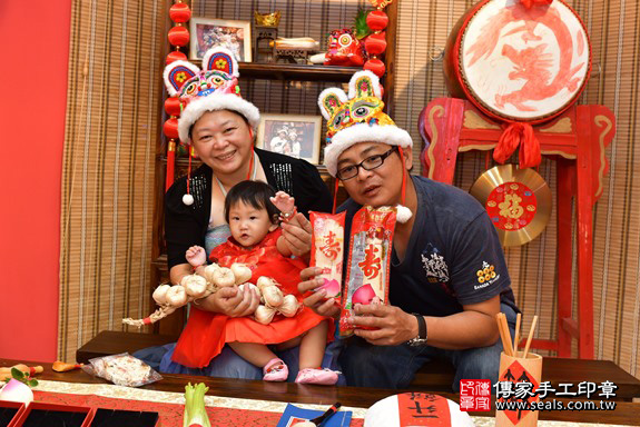 鳳山區陳寶寶古禮抓周：抓周儀式【吃麵線】。照片19