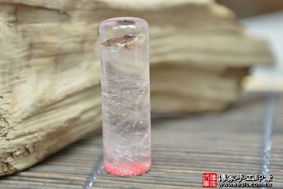 全手工噴砂印章：白水晶臍帶章實際成品、印章作品分享、白水晶印章材質介紹。（臍帶印章、肚臍章、肚臍印章，一圓一方）傳家手工印章台中店。照片2