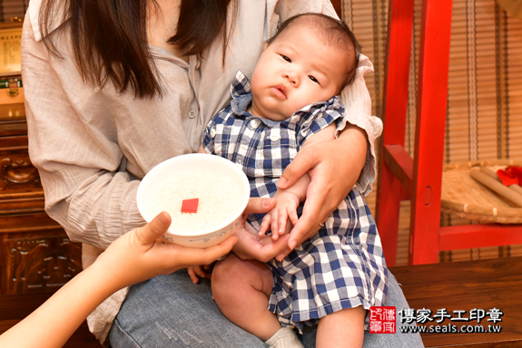 剃胎毛、滿月剃頭、嬰兒剃頭、嬰兒理髮、嬰兒剃髮、嬰兒剃胎毛、嬰兒滿月剃頭、寶寶剃頭、剃胎毛儀式、剃胎毛吉祥話、滿月剃頭儀式、滿月剃頭吉祥話、寶寶剃胎毛、寶寶滿月剃頭理髮、 高雄市鳳山區剃胎毛、高雄市鳳山區滿月剃頭、高雄市鳳山區嬰兒剃頭剃胎毛、高雄市鳳山區嬰兒理髮、高雄市嬰兒剃髮、 張寶寶(高雄市鳳山區嬰兒寶寶滿月剃頭理髮、免費嬰兒剃胎毛儀式吉祥話)。中國風會場，爸媽寶貝免費穿「日中韓」古裝禮服。專業拍照、DVD光碟、證書。★購買「臍帶章、肚臍章、胎毛筆刷印章」贈送：剃頭、收涎、抓周，三選一。2019.11.27照片10