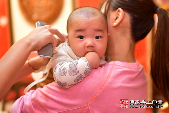 剃胎毛、滿月剃頭、嬰兒剃頭、嬰兒理髮、嬰兒剃髮、嬰兒剃胎毛、嬰兒滿月剃頭、寶寶剃頭、剃胎毛儀式、剃胎毛吉祥話、滿月剃頭儀式、滿月剃頭吉祥話、寶寶剃胎毛、寶寶滿月剃頭理髮、 高雄市鳳山區剃胎毛、高雄市鳳山區滿月剃頭、高雄市鳳山區嬰兒剃頭剃胎毛、高雄市鳳山區嬰兒理髮、高雄市嬰兒剃髮、 曾寶寶(高雄市鳳山區嬰兒寶寶滿月剃頭理髮、免費嬰兒剃胎毛儀式吉祥話)。中國風會場，爸媽寶貝免費穿「日中韓」古裝禮服。專業拍照、DVD光碟、證書。★購買「臍帶章、肚臍章、胎毛筆刷印章」贈送：剃頭、收涎、抓周，三選一。2019.11.29照片20