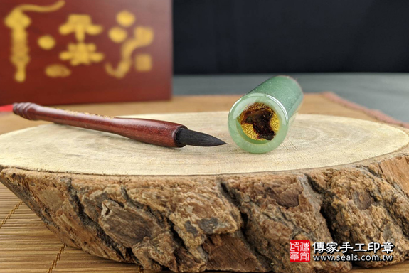 全手工噴砂印章：手鐲料東菱玉臍帶章實際成品、印章作品分享、手鐲料東菱玉印章材質介紹。（臍帶印章、肚臍章、肚臍印章，一圓一方）傳家手工印章高雄店。2020.01.05，照片5