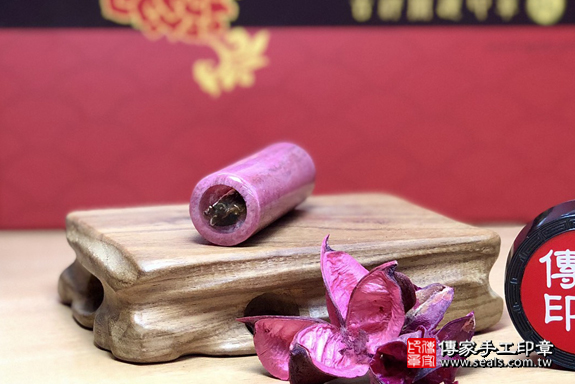 全手工噴砂印章：玫瑰石臍帶章實際成品、印章作品分享、玫瑰石印章材質介紹。（臍帶印章、肚臍章、肚臍印章，一圓一方）傳家手工印章高雄店。2020.01.08，照片6