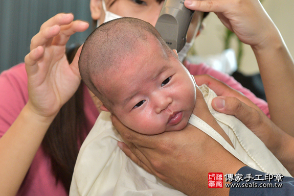 剃胎毛、滿月剃頭、嬰兒剃頭、嬰兒理髮、嬰兒剃髮、嬰兒剃胎毛、嬰兒滿月剃頭、寶寶剃頭、剃胎毛儀式、剃胎毛吉祥話、滿月剃頭儀式、滿月剃頭吉祥話、寶寶剃胎毛、寶寶滿月剃頭理髮、屏東縣佳冬鄉剃胎毛、屏東縣佳冬鄉滿月剃頭、屏東縣佳冬鄉嬰兒剃頭剃胎毛、屏東縣佳冬鄉嬰兒理髮、屏東縣嬰兒剃髮、余寶寶(屏東縣佳冬鄉到府嬰兒寶寶滿月剃頭理髮、到府嬰兒剃胎毛儀式吉祥話)。到府剃頭剃胎毛主持、專業拍照、DVD光碟、證書。★購買「臍帶章、肚臍章、胎毛筆刷印章」贈送：剃頭、收涎、抓周，三選一。2020.01.21照片23