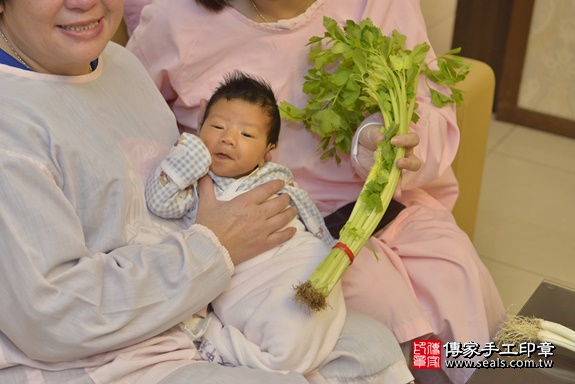 剃胎毛、滿月剃頭、嬰兒剃頭、嬰兒理髮、嬰兒剃髮、嬰兒剃胎毛、嬰兒滿月剃頭、寶寶剃頭、剃胎毛儀式、剃胎毛吉祥話、滿月剃頭儀式、滿月剃頭吉祥話、寶寶剃胎毛、寶寶滿月剃頭理髮、 台北市大安區剃胎毛、台北市大安區滿月剃頭、台北市大安區嬰兒剃頭剃胎毛、台北市大安區嬰兒理髮、台北市嬰兒剃髮、 黎寶寶(台北市大安區到府嬰兒寶寶滿月剃頭理髮、到府嬰兒剃胎毛儀式吉祥話)。到府剃頭剃胎毛主持、專業拍照、DVD光碟、證書。★購買「臍帶章、肚臍章、胎毛筆刷印章」贈送：剃頭、收涎、抓周，三選一。2020.01.30照片23