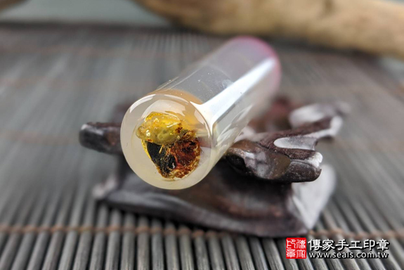 半手工噴砂印章：白瑪瑙臍帶章實際成品、印章作品分享、白瑪瑙印章材質介紹。（臍帶印章、肚臍章、肚臍印章，一圓一方）傳家手工印章高雄店。2020.02.28，照片7