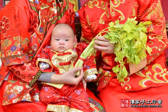 剃胎毛、滿月剃頭、嬰兒剃頭、嬰兒理髮、嬰兒剃髮、嬰兒剃胎毛、嬰兒滿月剃頭、寶寶剃頭、剃胎毛儀式、剃胎毛吉祥話、滿月剃頭儀式、滿月剃頭吉祥話、寶寶剃胎毛、寶寶滿月剃頭理髮、 新北市永和區剃胎毛、新北市永和區滿月剃頭、新北市永和區嬰兒剃頭剃胎毛、新北市永和區嬰兒理髮、新北市嬰兒剃髮、 曹寶寶(新北市永和區嬰兒寶寶滿月剃頭理髮、嬰兒剃胎毛儀式吉祥話)。中國風會場，爸媽寶貝穿「日中韓」古裝禮服。專業拍照、DVD光碟、證書。★購買「臍帶章、肚臍章、胎毛筆刷印章」贈送：剃頭、收涎、抓周，三選一。2020.02.14照片21