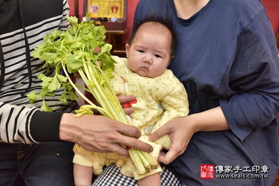 剃胎毛、滿月剃頭、嬰兒剃頭、嬰兒理髮、嬰兒剃髮、嬰兒剃胎毛、嬰兒滿月剃頭、寶寶剃頭、剃胎毛儀式、剃胎毛吉祥話、滿月剃頭儀式、滿月剃頭吉祥話、寶寶剃胎毛、寶寶滿月剃頭理髮、 新北市永和區剃胎毛、新北市永和區滿月剃頭、新北市永和區嬰兒剃頭剃胎毛、新北市永和區嬰兒理髮、新北市嬰兒剃髮、 蔡寶寶(新北市永和區嬰兒寶寶滿月剃頭理髮、嬰兒剃胎毛儀式吉祥話)。中國風會場，爸媽寶貝穿「日中韓」古裝禮服。專業拍照、DVD光碟、證書。★購買「臍帶章、肚臍章、胎毛筆刷印章」贈送：剃頭、收涎、抓周，三選一。2020.02.15照片19