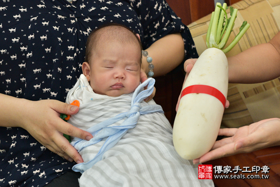 剃胎毛、滿月剃頭、嬰兒剃頭、嬰兒理髮、嬰兒剃髮、嬰兒剃胎毛、嬰兒滿月剃頭、寶寶剃頭、剃胎毛儀式、剃胎毛吉祥話、滿月剃頭儀式、滿月剃頭吉祥話、寶寶剃胎毛、寶寶滿月剃頭理髮、台南市仁德區剃胎毛、台南市仁德區滿月剃頭、台南市仁德區嬰兒剃頭剃胎毛、台南市仁德區嬰兒理髮、高雄市嬰兒剃髮、顏寶寶(台南市仁德區到府嬰兒寶寶滿月剃頭理髮、到府嬰兒剃胎毛儀式吉祥話)。到府剃頭剃胎毛主持、專業拍照、DVD光碟、證書。★購買「臍帶章、肚臍章、胎毛筆刷印章」贈送：剃頭、收涎、抓周，三選一。2020.02.14 照片15