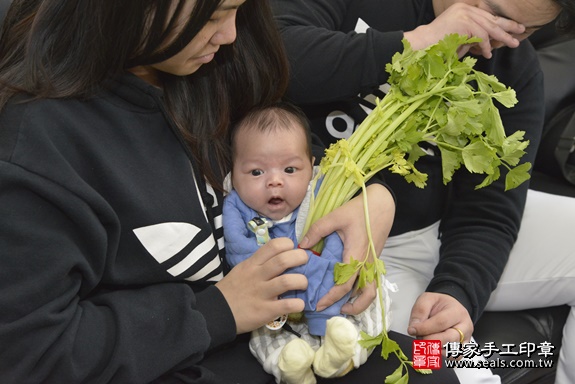 剃胎毛、滿月剃頭、嬰兒剃頭、嬰兒理髮、嬰兒剃髮、嬰兒剃胎毛、嬰兒滿月剃頭、寶寶剃頭、剃胎毛儀式、剃胎毛吉祥話、滿月剃頭儀式、滿月剃頭吉祥話、寶寶剃胎毛、寶寶滿月剃頭理髮、 新北市汐止區剃胎毛、新北市汐止區滿月剃頭、新北市汐止區嬰兒剃頭剃胎毛、新北市汐止區嬰兒理髮、新北市嬰兒剃髮、 鄭寶寶(新北市汐止區到府嬰兒寶寶滿月剃頭理髮、到府嬰兒剃胎毛儀式吉祥話)。到府剃頭剃胎毛主持、專業拍照、DVD光碟、證書。★購買「臍帶章、肚臍章、胎毛筆刷印章」贈送：剃頭、收涎、抓周，三選一。2020.02.17照片21