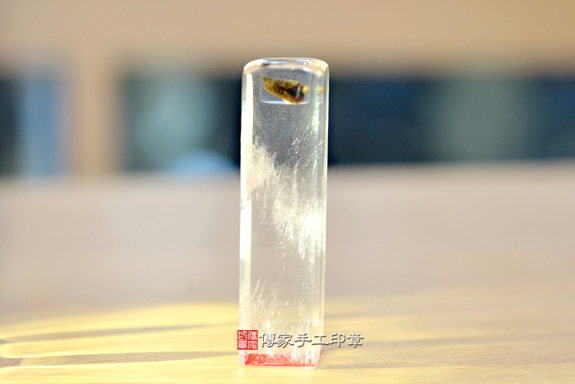 半手工噴砂印章：白水晶臍帶章實際成品、印章作品分享、白水晶印章材質介紹。傳家手工印章台中店。2020.3.17照片1