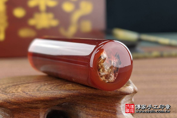 半手工噴砂印章：紅瑪瑙臍帶章實際成品、印章作品分享、紅瑪瑙印章材質介紹。（臍帶印章、肚臍章、肚臍印章，一圓一方）傳家手工印章高雄店。2020.03.07，照片6