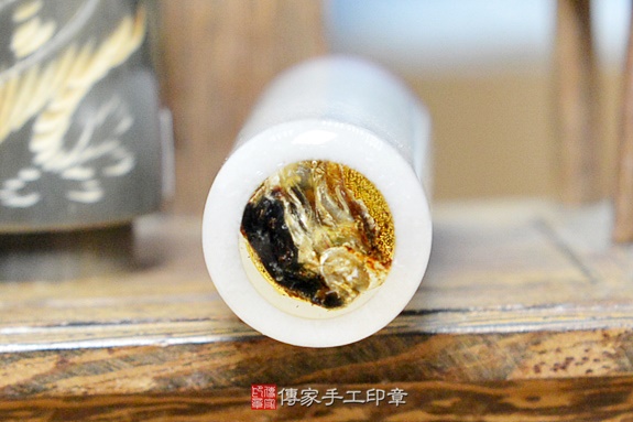 半手工噴砂印章：新疆白玉臍帶章實際成品、印章作品分享、新疆白玉印章材質介紹。（臍帶章、肚臍章、肚臍印章，一圓一方）傳家手工印章新竹店。2020.03.17圖片3