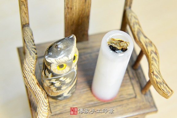 半手工噴砂印章：新疆白玉臍帶章實際成品、印章作品分享、新疆白玉印章材質介紹。（臍帶章、肚臍章、肚臍印章，一圓一方）傳家手工印章新竹店。2020.03.17圖片2