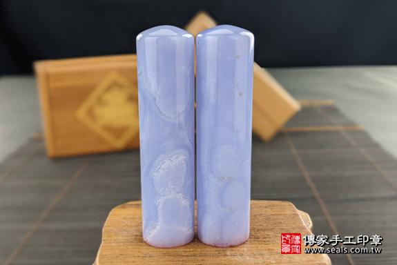 全手工噴砂印章：藍紋玉開運印章實際成品、印章作品分享、藍紋玉印章材質介紹。（銀行印鑑，一圓一方），傳家印章高雄店。2020.03.18，照片1