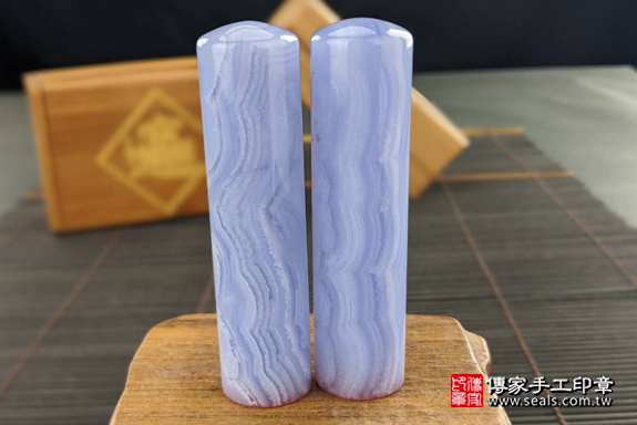 全手工噴砂印章：藍紋玉開運印章實際成品、印章作品分享、藍紋玉印章材質介紹。（銀行印鑑，一圓一方），傳家印章高雄店。2020.03.18，照片8